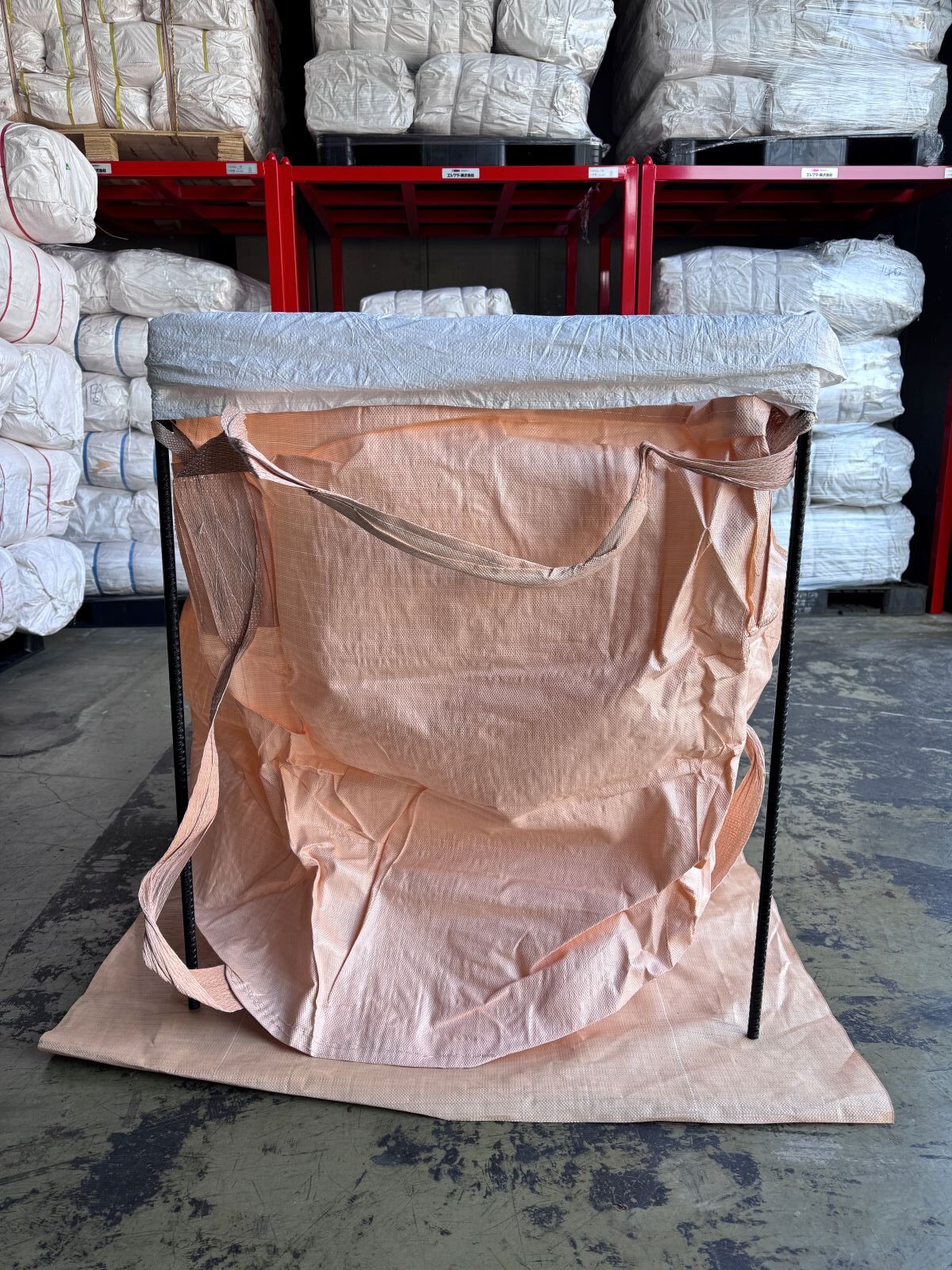 現場作業を支えるフレコンバッグスタンド新登場